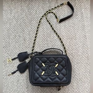 Chanel small CC Filigree vanity case bag!